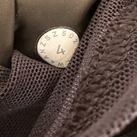 Lululemon Cloudscape olive green jacket - Picture 8 of 11